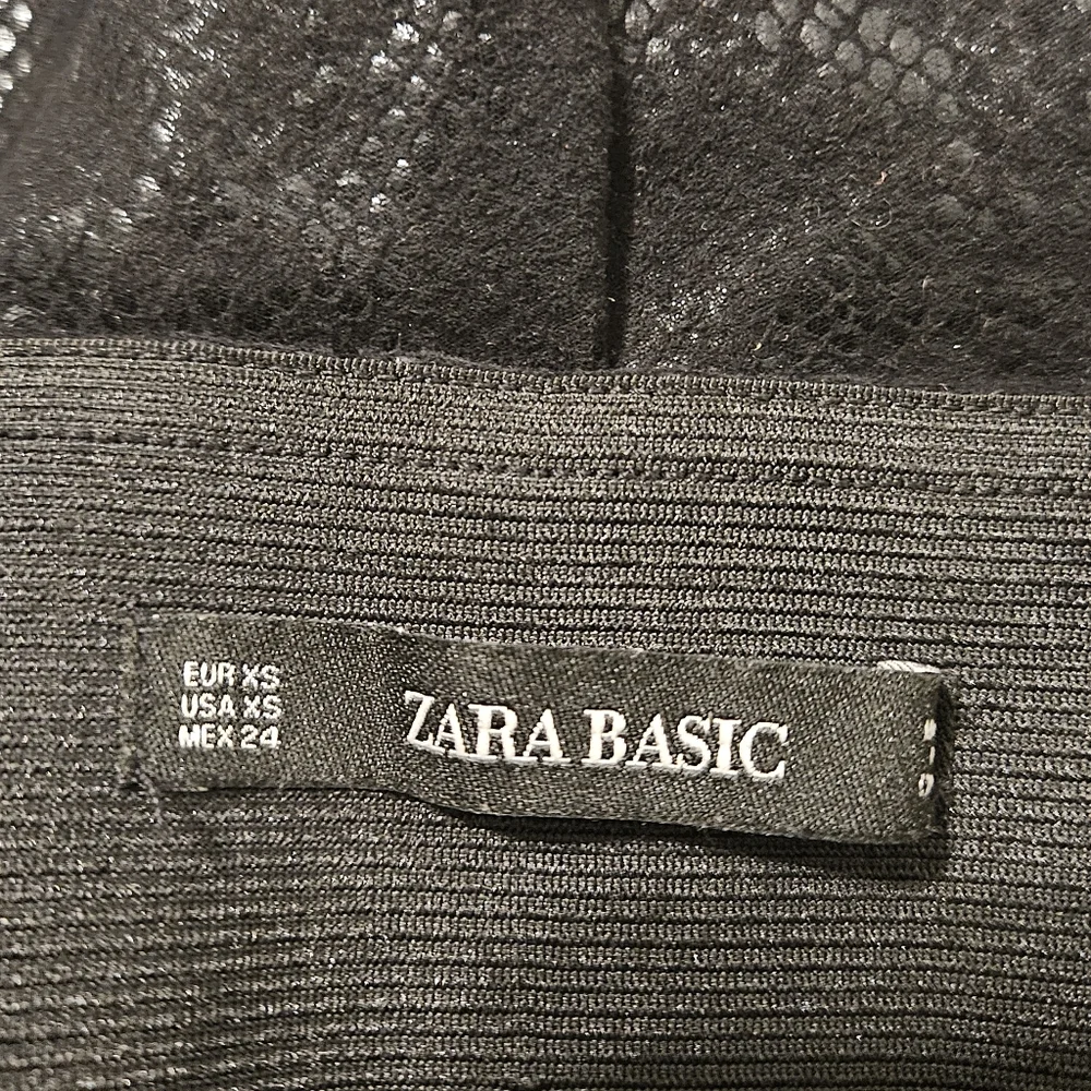 CLEARANCE! ZARA basic python print leggings - Picture 4 of 4
